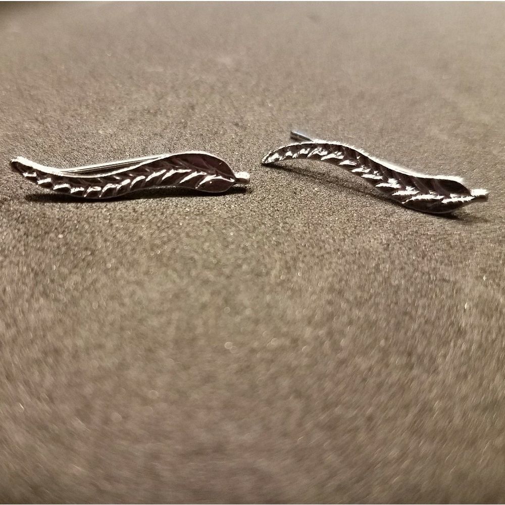 Ladder type Leaf Earrings - Picture 3 of 4